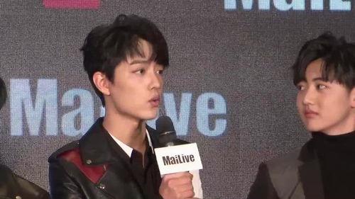 肖战吃瓜吃饭视频,揭秘明星日常