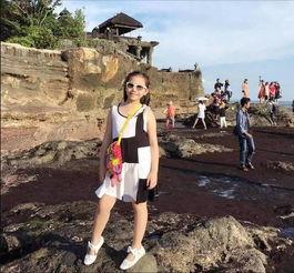 表哥和表弟吃瓜,共享夏日清凉时光